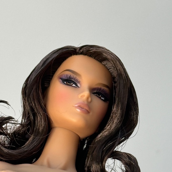 Luster Lilith Blair NU FACE Brunette Doll Fashion Royalty Integrity Custom Nails - Picture 9 of 12